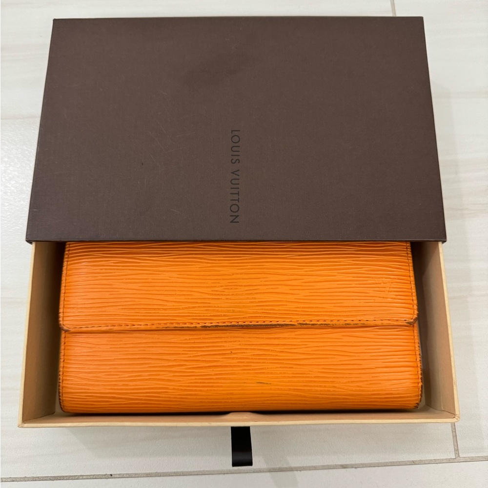 Louis Vitton clutch